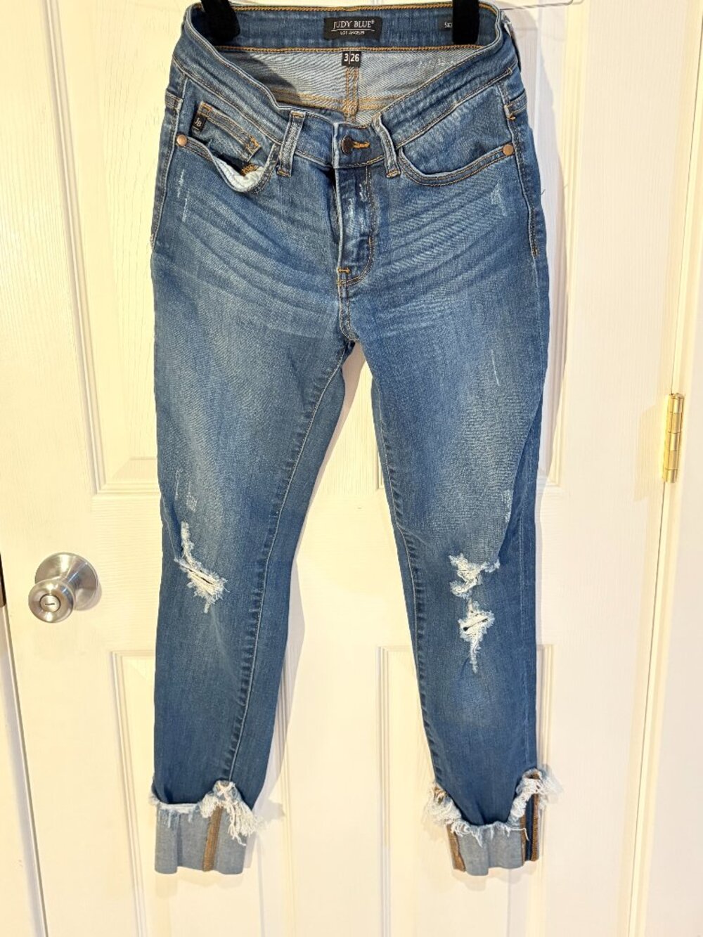 Judy Blue Skinny Fit Distressed Cuffed Jeans – Size 3/26